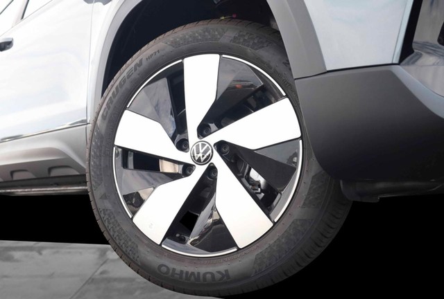 Volkswagen Taos Vehicle Image 03