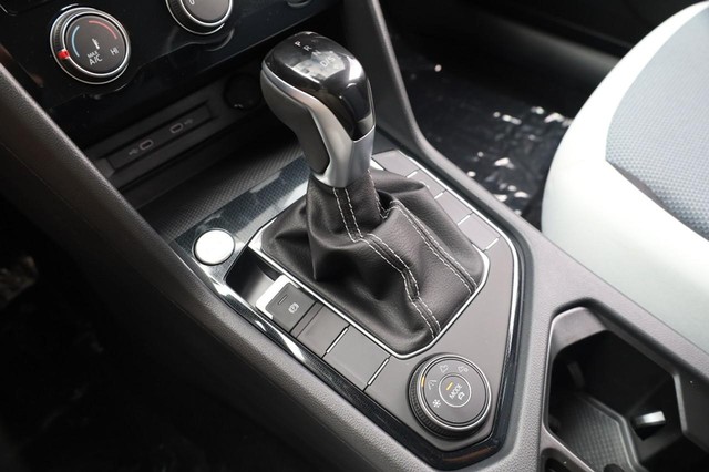 Volkswagen Taos Vehicle Image 16