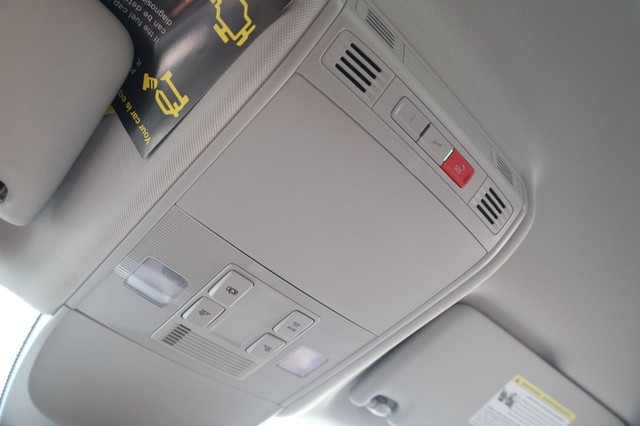 Volkswagen Taos Vehicle Image 17