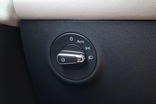 Volkswagen Taos Vehicle Image 19