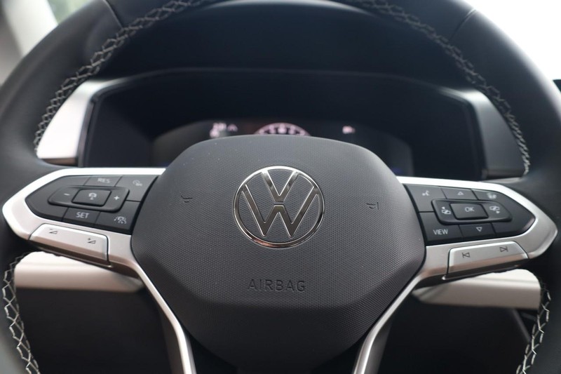 Volkswagen Taos Vehicle Image 09