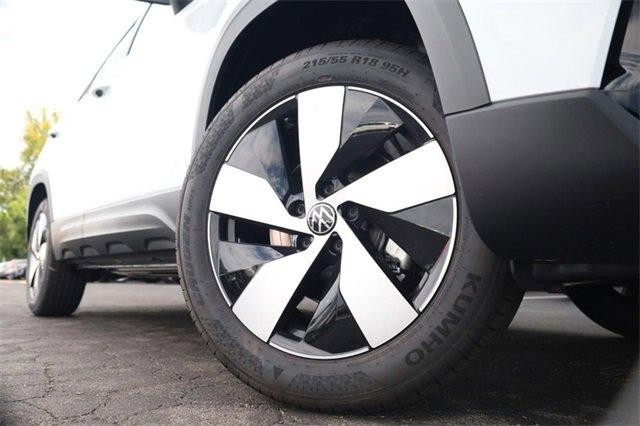 Volkswagen Taos Vehicle Image 03