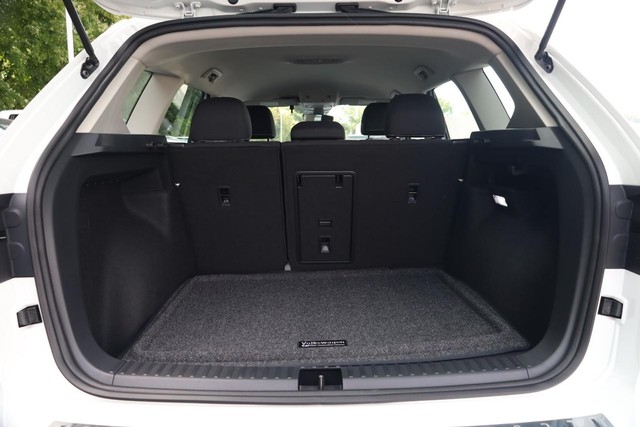 Volkswagen Taos Vehicle Image 07
