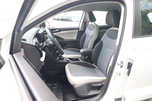Volkswagen Taos Vehicle Image 08