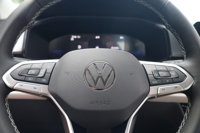 Volkswagen Taos Vehicle Image 09