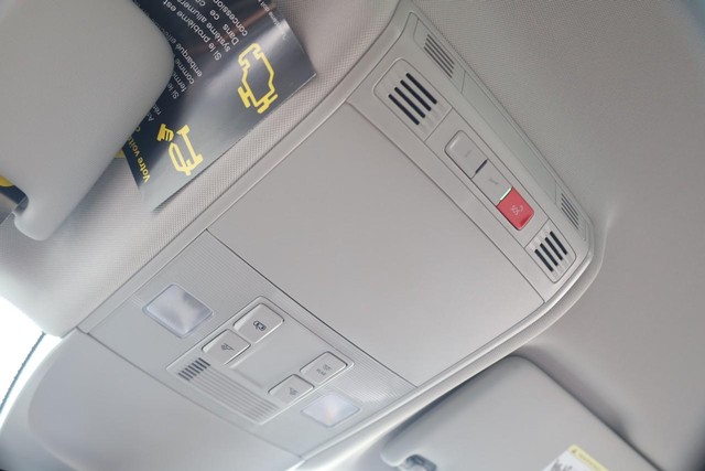 Volkswagen Taos Vehicle Image 16