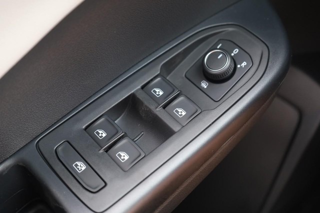Volkswagen Taos Vehicle Image 17
