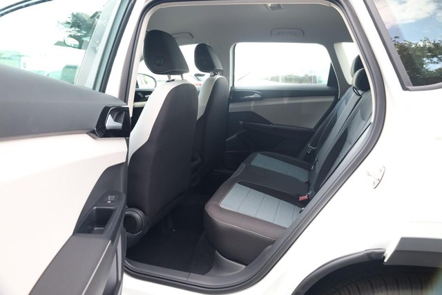 Volkswagen Taos Vehicle Image 20