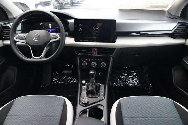 Volkswagen Taos Vehicle Image 21