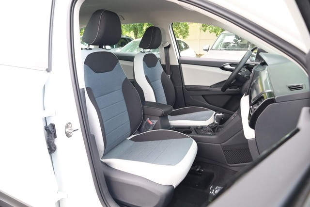 Volkswagen Taos Vehicle Image 23