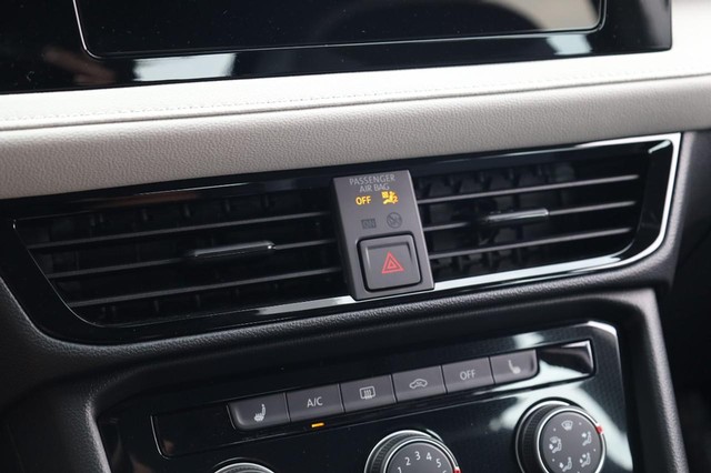 Volkswagen Taos Vehicle Image 13