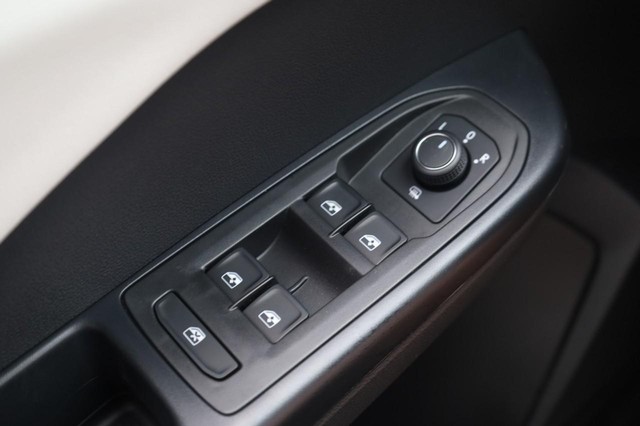 Volkswagen Taos Vehicle Image 18