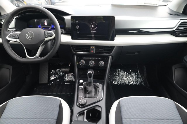 Volkswagen Taos Vehicle Image 22