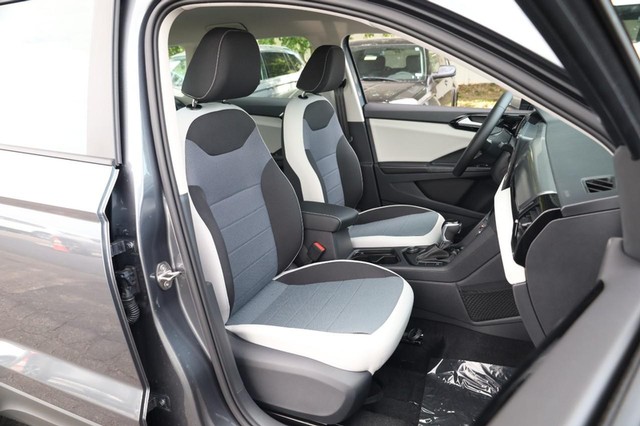 Volkswagen Taos Vehicle Image 24