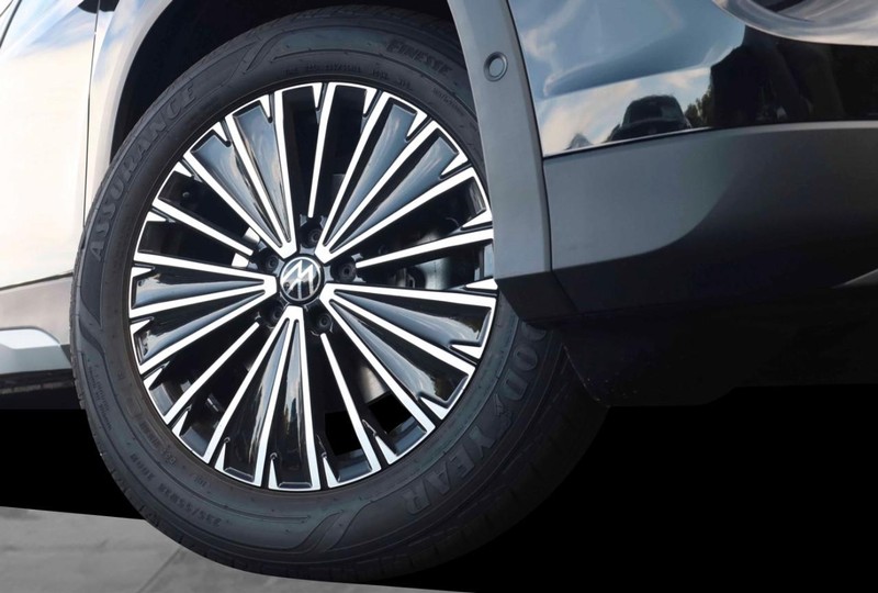 Volkswagen Tiguan Vehicle Image 03