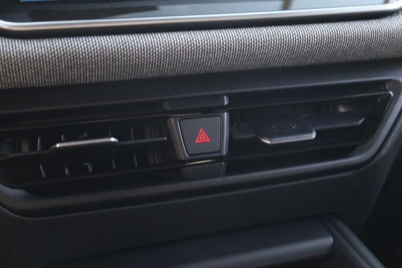 Volkswagen Tiguan Vehicle Image 13