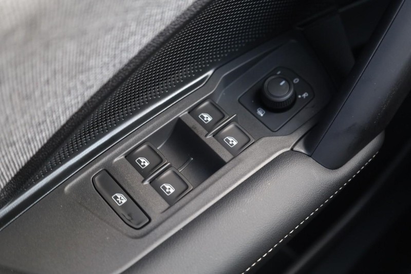 Volkswagen Tiguan Vehicle Image 16