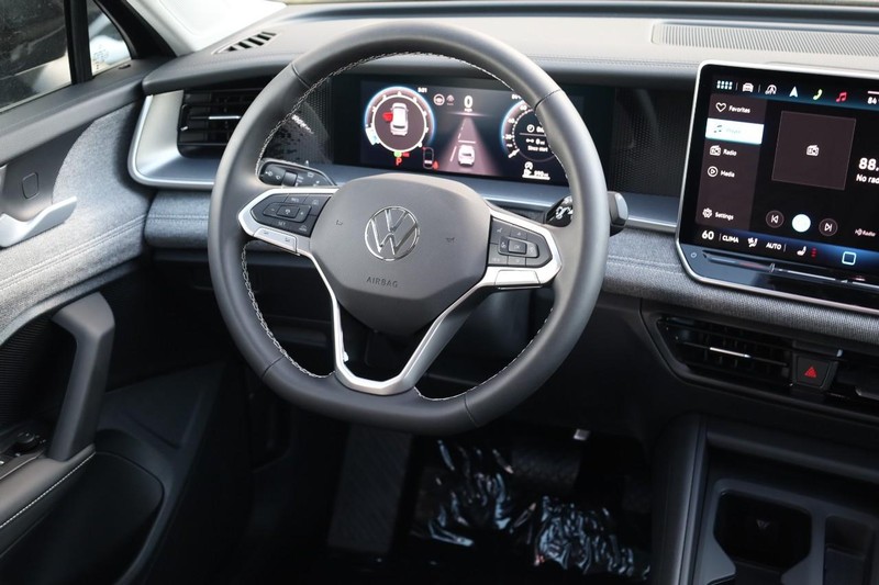 Volkswagen Tiguan Vehicle Image 21