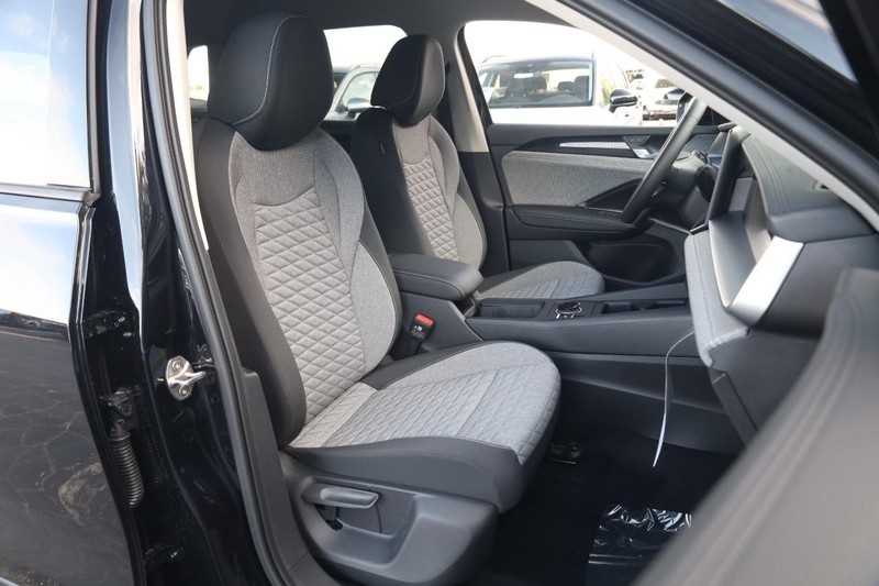 Volkswagen Tiguan Vehicle Image 22