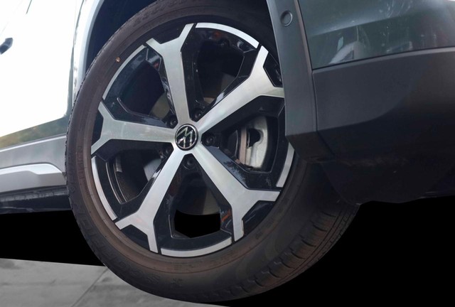 Volkswagen Tiguan Vehicle Image 03