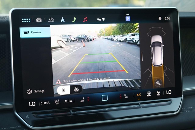 Volkswagen Tiguan Vehicle Image 14