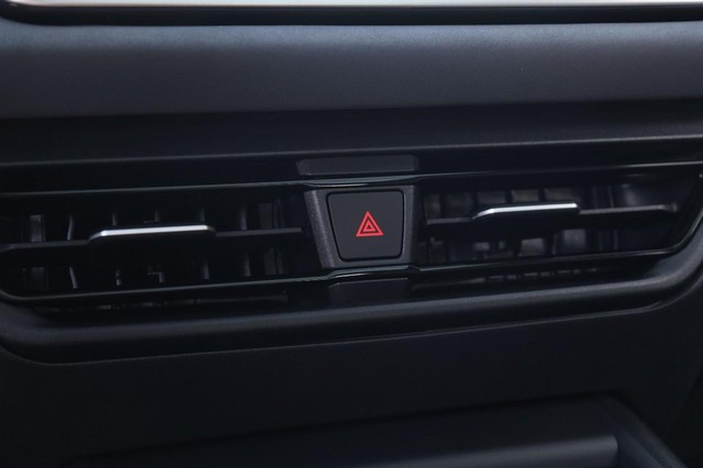 Volkswagen Tiguan Vehicle Image 15