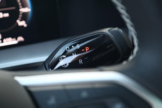 Volkswagen Tiguan Vehicle Image 16