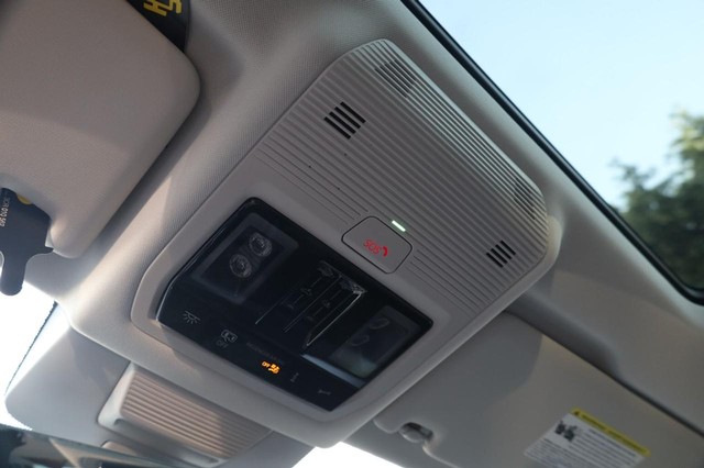 Volkswagen Tiguan Vehicle Image 18