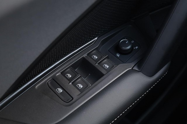 Volkswagen Tiguan Vehicle Image 19