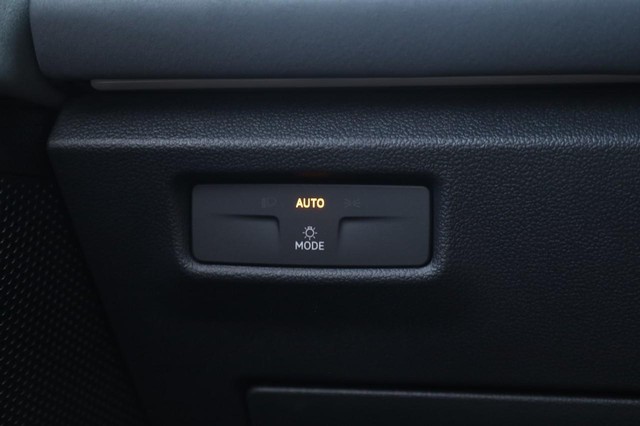 Volkswagen Tiguan Vehicle Image 20