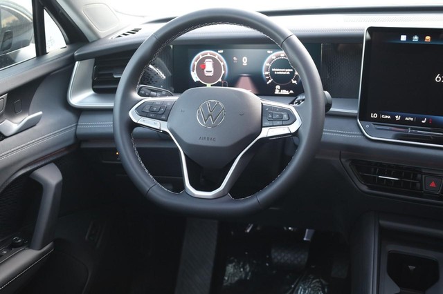 Volkswagen Tiguan Vehicle Image 24