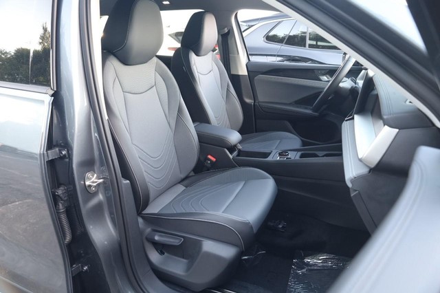 Volkswagen Tiguan Vehicle Image 25