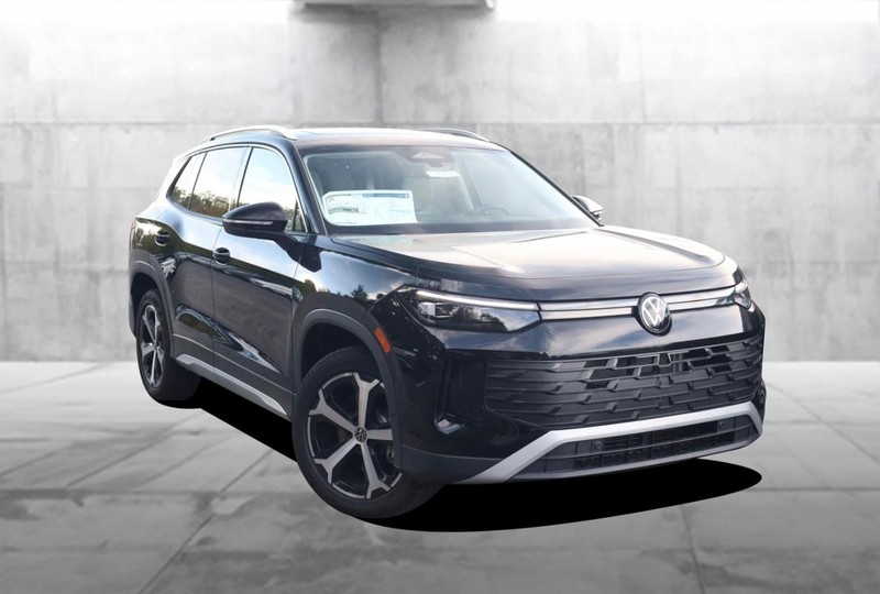Volkswagen Tiguan Vehicle Image 02