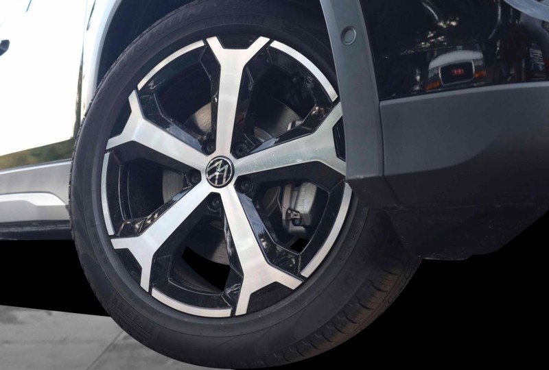 Volkswagen Tiguan Vehicle Image 03