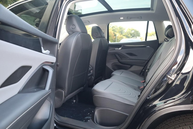 Volkswagen Tiguan Vehicle Image 09