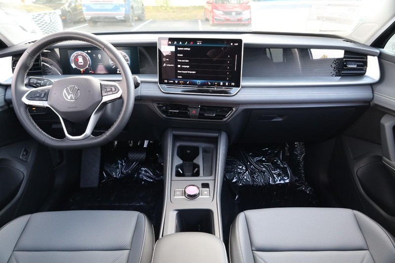 Volkswagen Tiguan Vehicle Image 11