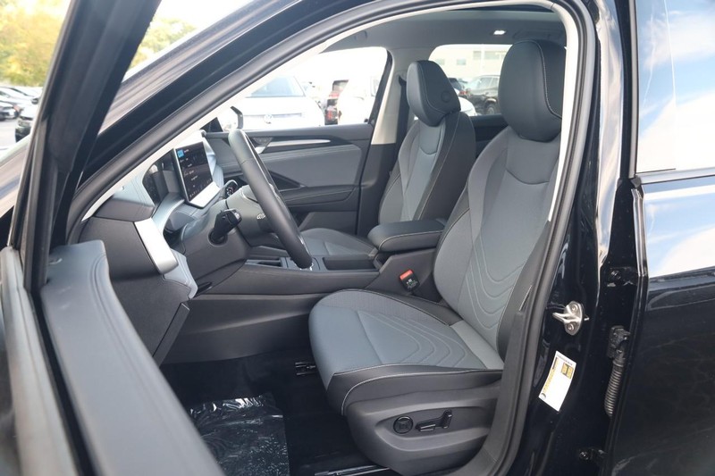 Volkswagen Tiguan Vehicle Image 13