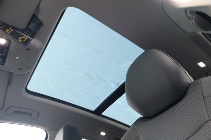 Volkswagen Tiguan Vehicle Image 14