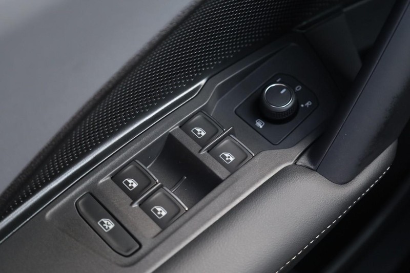 Volkswagen Tiguan Vehicle Image 23