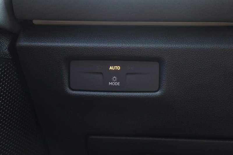 Volkswagen Tiguan Vehicle Image 24