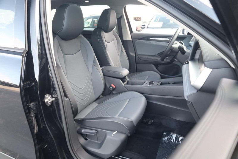 Volkswagen Tiguan Vehicle Image 25