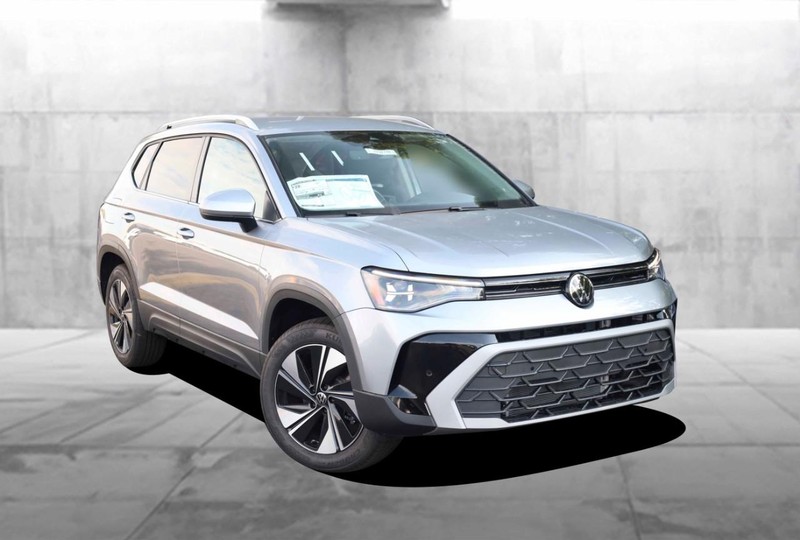 Volkswagen Taos Vehicle Image 02