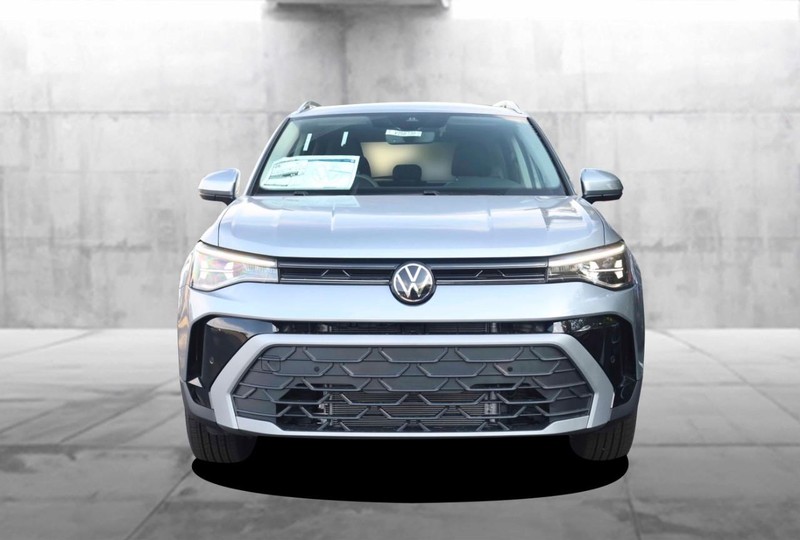 Volkswagen Taos Vehicle Image 04