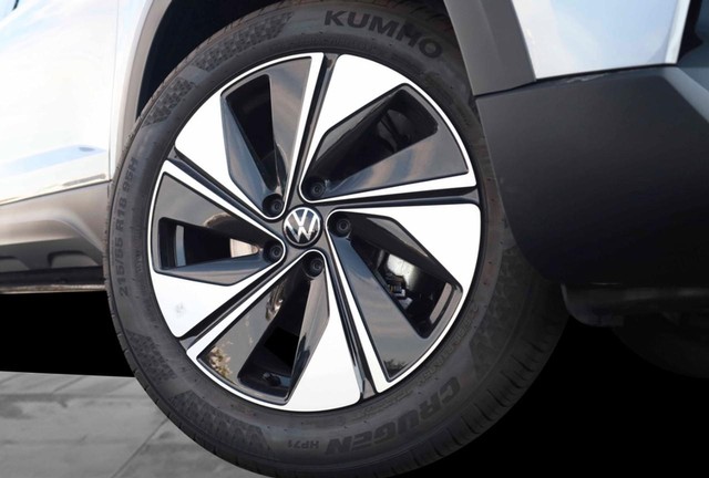 Volkswagen Taos Vehicle Image 03