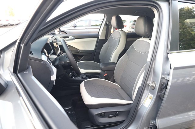 Volkswagen Taos Vehicle Image 08