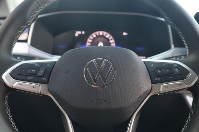 Volkswagen Taos Vehicle Image 09