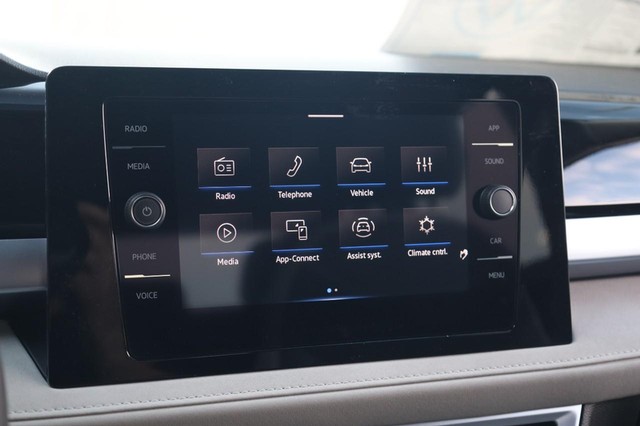 Volkswagen Taos Vehicle Image 11