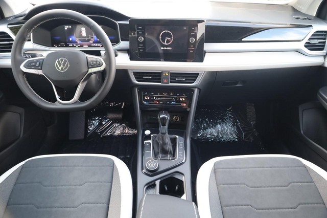 Volkswagen Taos Vehicle Image 22