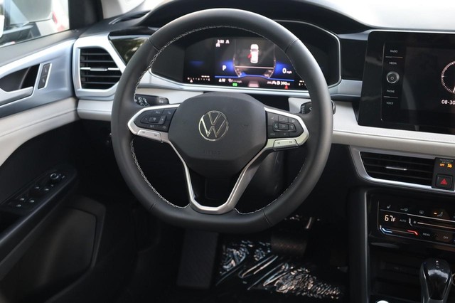 Volkswagen Taos Vehicle Image 23