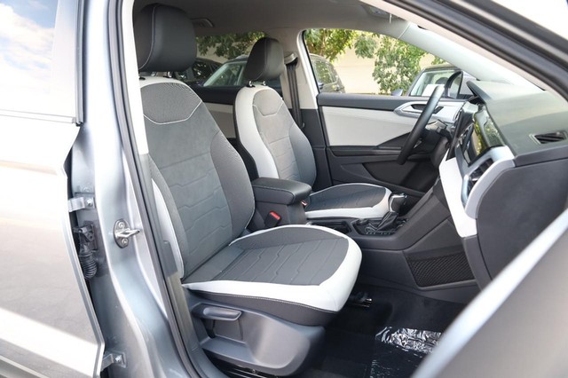 Volkswagen Taos Vehicle Image 24